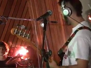 Garotas Suecas toca 'Vou Recomeçar'