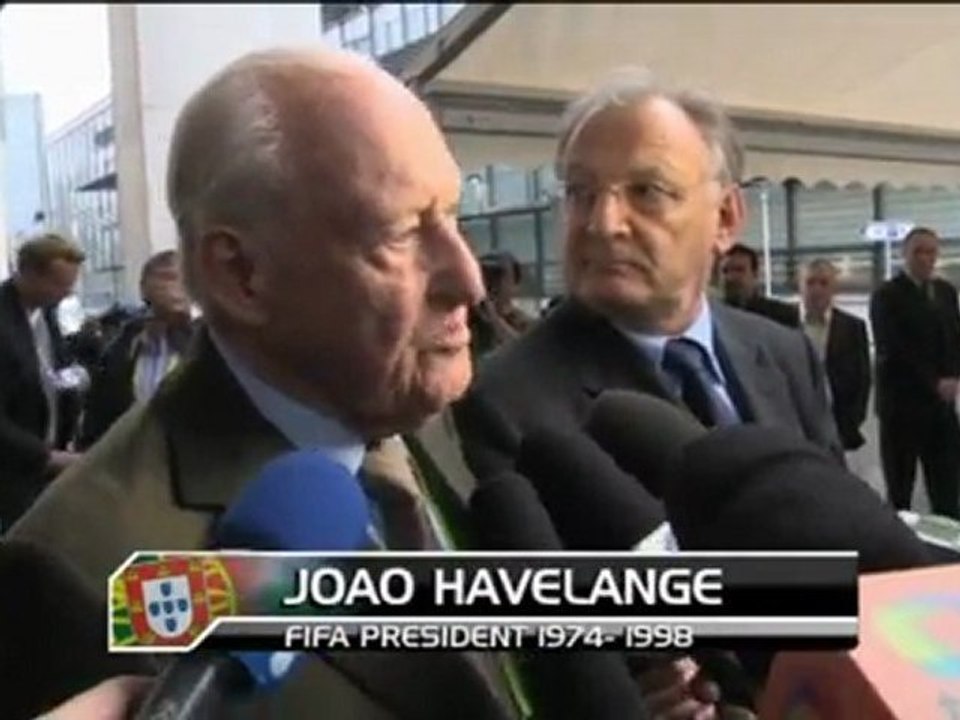 FIFA - Der Druck auf Blatter wächst