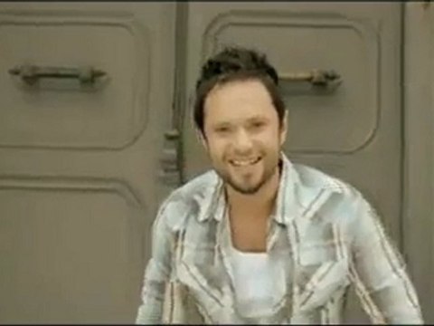 Özgün - SADECE ARKADASIZ video klip 2011 yep yeni