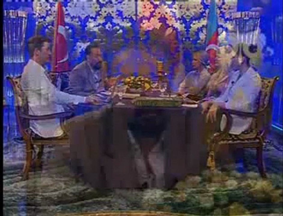 Şu an dünyayı yönlendiren, İsa Mesih, Hz. Hızır (as) ve Hz. Mehdi (as)'dır.