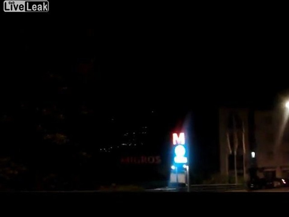 Dutzende von UFO oberhalb von Lugano, Schweiz