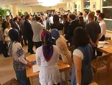 Cumhurbaşkanı Gül, Varşova'da Vistula Üniversitesi’ni ziyaret etti