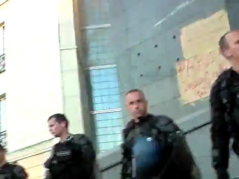 Les indignés le 29 Mai Paris Bastille 21h05 (2011) : la Prise de la Bastille de Démocratie réelle maintenant !