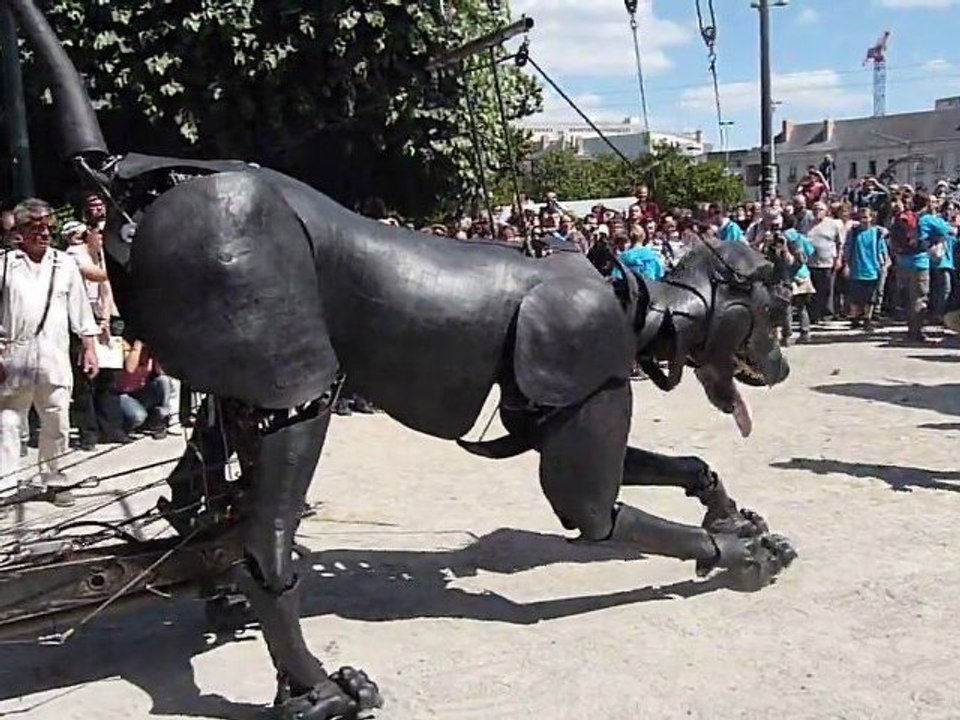 Xolo veut jouer - Royal de Luxe - Nantes - mai 2011