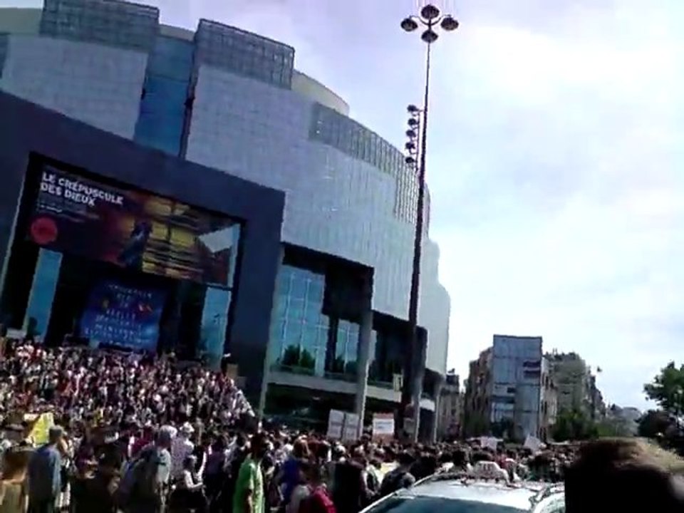 "Les indignés " le 29 Mai à Paris 15h17 (2011) pour une "Prise de la Bastille" par Démocratie réelle maintenant !