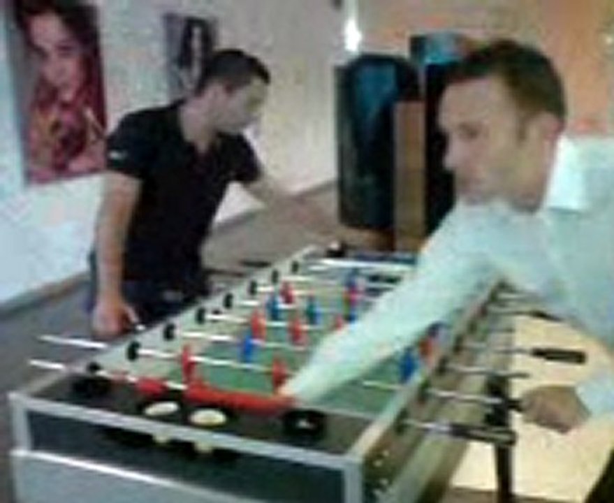 Tournoi babyfoot 2011_06 poules Alex vs Messi