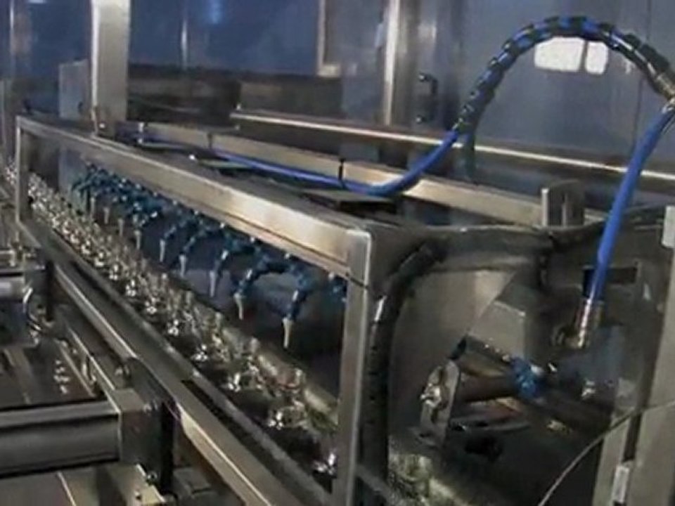 Laning Conveyor with Inverting Air Rinser