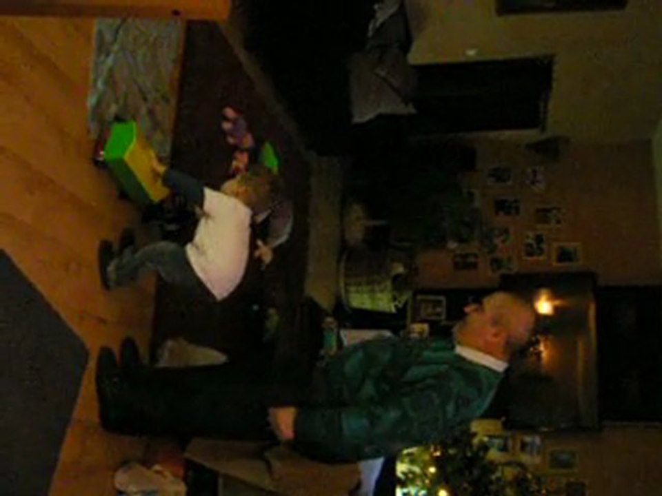 Ethan danse Noël 2010 Lolo 2