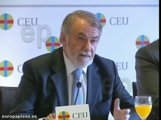 Mayor Oreja muestra su apoyo a Camps