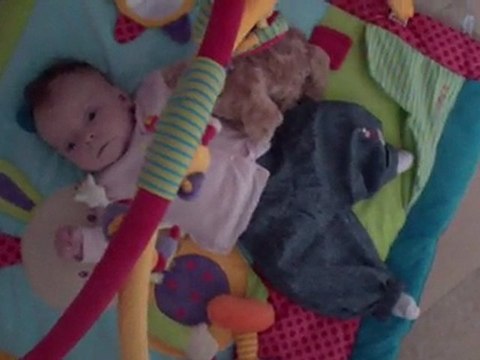 31-05-2011 sur son tapis d'éveil