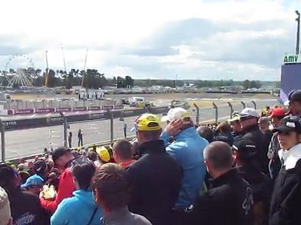 Umbrella girls (GP 2011 Moto au Mans)