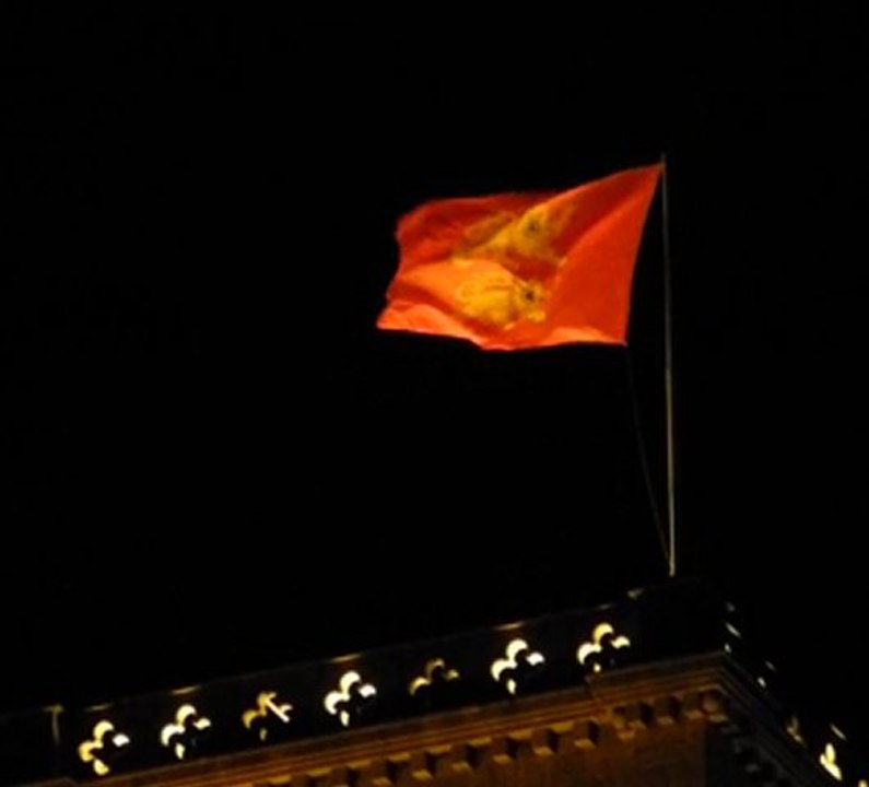 Le drapeau Normand flotte par vent fort