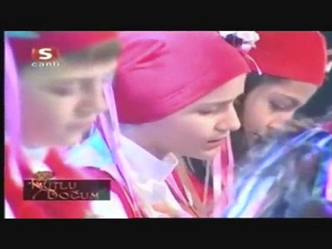 نشيد على محمد رسول الله عليه الصلاة و السلام Mohamed pbuh naat-yetim kiz فتاة يتيمة