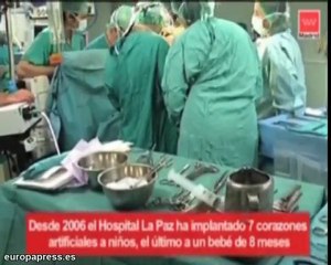 Video herunterladen: Un corazón artificial a un bebé de ocho meses