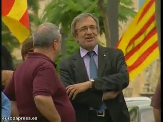 Grupo de funcionarios increpan a Montilla