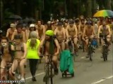 Desnudos en bici reivindican sus derechos