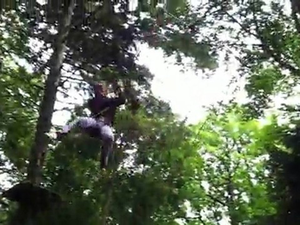 Lison au saut de Tarzan, parcours rouge "frisson"