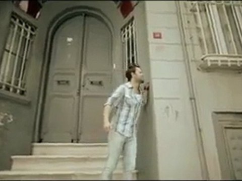 Özgün - Sadece Arkadaşız Yeni Klip 2011