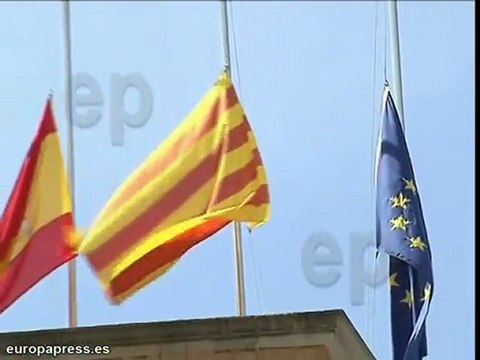 Banderas a media asta en Castelldefels