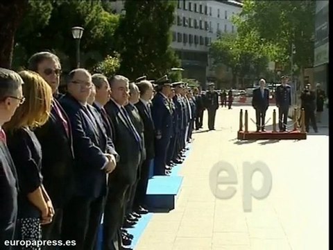 Dívar y Rodriguez presiden el izado de Bandera