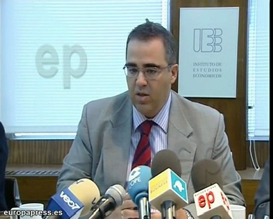 IEE pide al Gobierno más recortes en gasto social