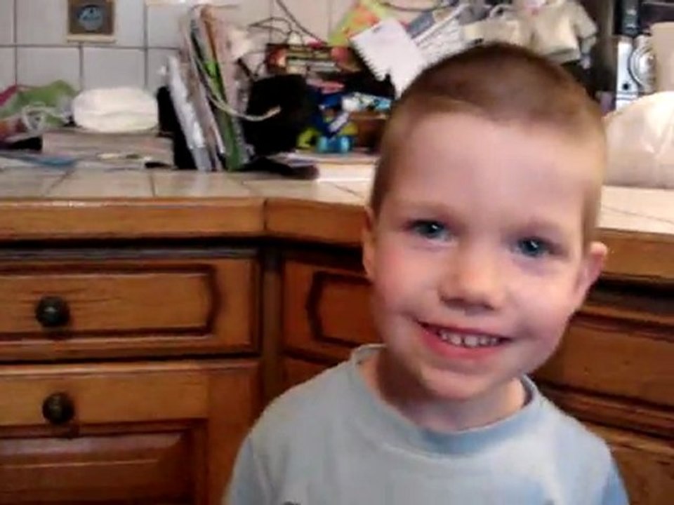 Quentin chante la chanson de Mickael MIRO.....