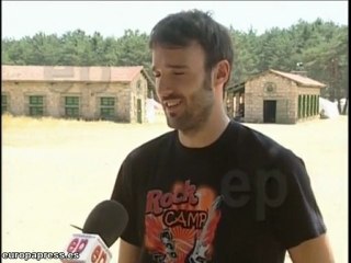 Jóvenes disfrutan de la música en 'Camp Rock'