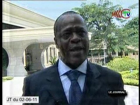 Le ministre du développement durable répond aux questions de la presse