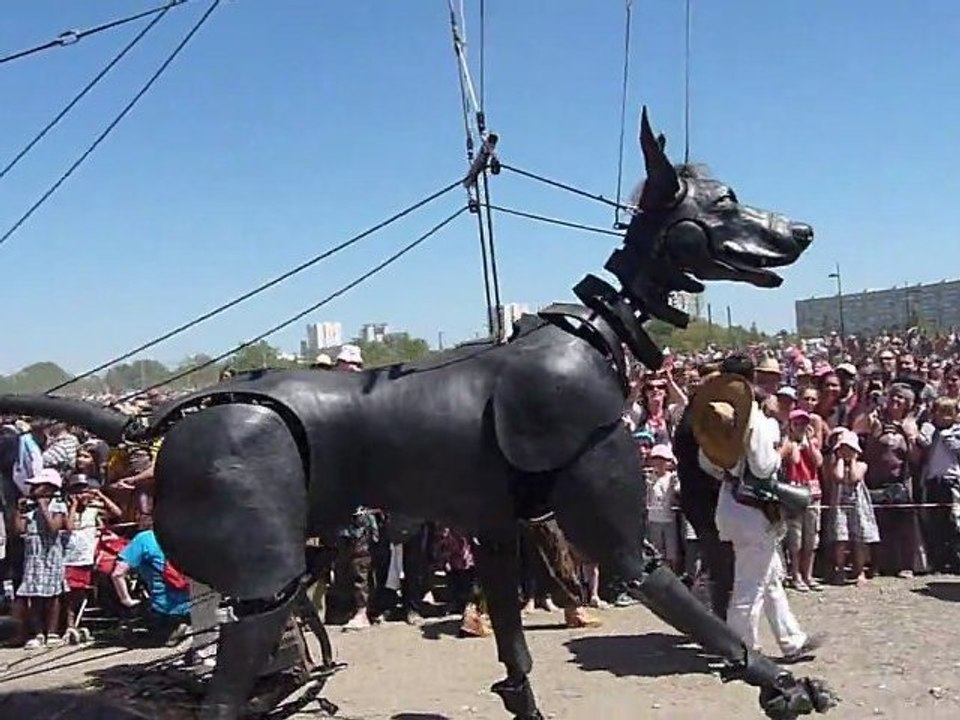 Xolo suit les cymbales - Royal de luxe - Nantes - Mai 2011