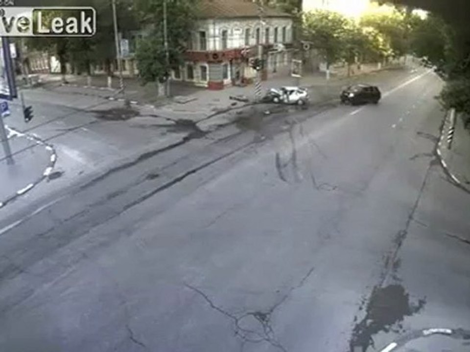 Fatal Auto Kollision an einer Kreuzung in Saratow