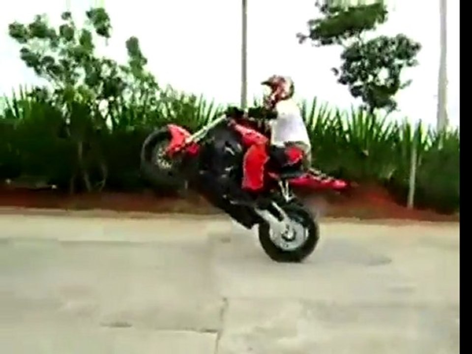 Große Trick Mit dem Motorrad!