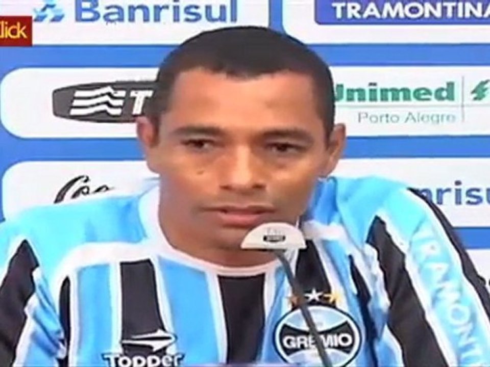 Gilberto Silva esbanja alegria no Grêmio