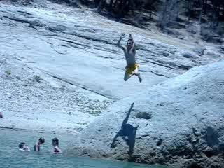 Attention je saute......plouff