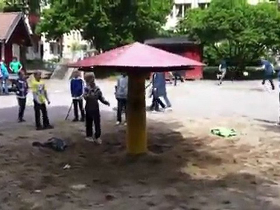 Neulich auf dem Spielplatz  Fail