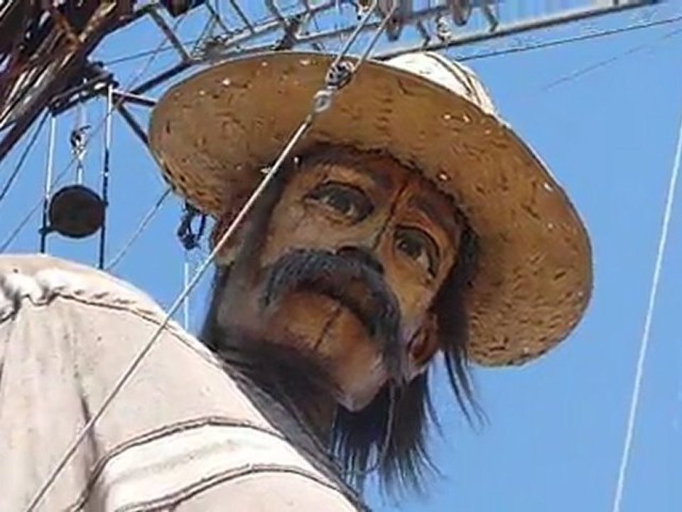 Géant  "Posé... pied droit levé ! " - Royal de luxe - Nantes - Mai 2011