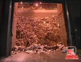 Napoli - Rifiuti, mille tonnellate ancora per strada