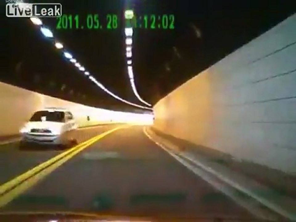 Tunnel Crash Caught on Dashcam