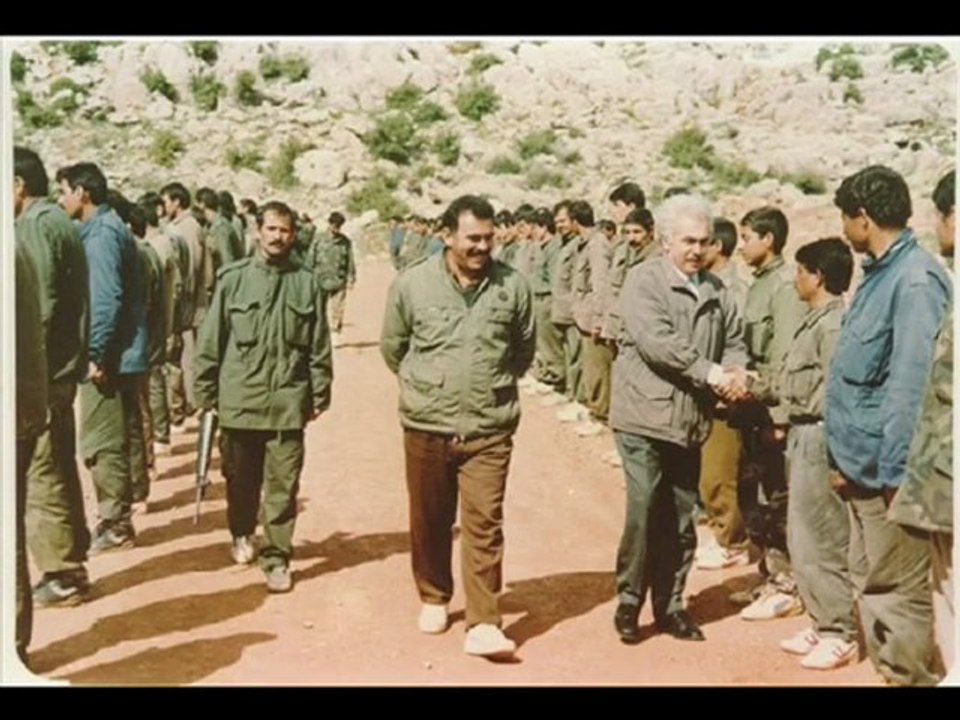 ***UNUTULAN ADAM***BİR İT VARDI - OZAN ARİF***UNUTULAN ADAM***4 ayaklı itlerden özür diliyorum.....