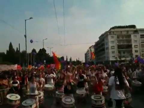 Το Athens Pride μπροστά από τη Βουλή