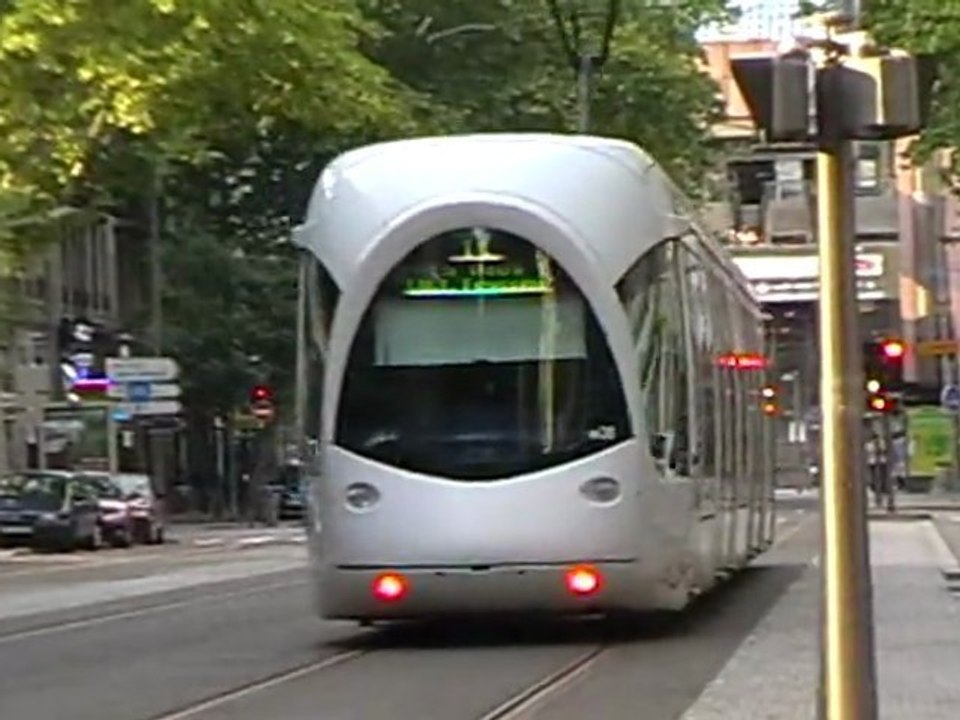 Rame Citadis 302 du tramway de Lyon à la station Suchet sur la ligne T1