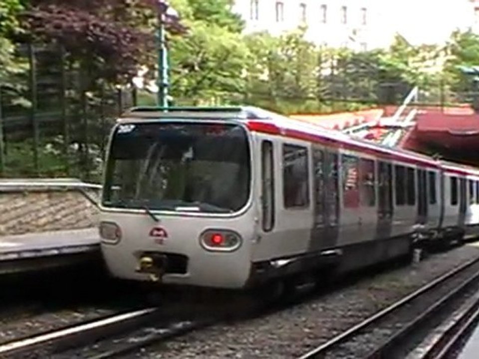 MCL80 à la station Croix Paquet sur la ligne C du métro de Lyon