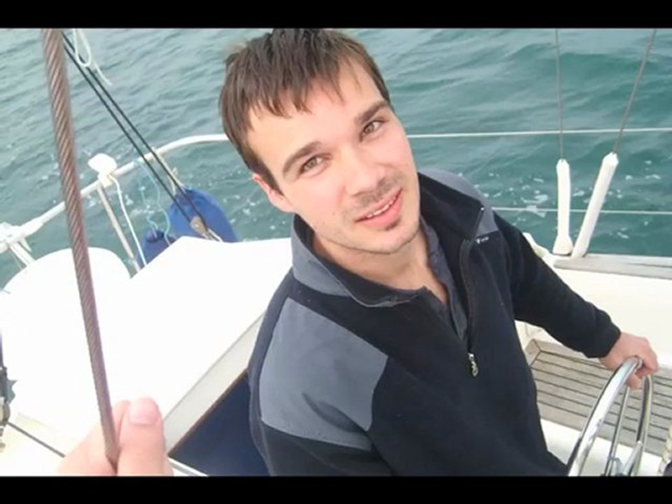 demande en mariage sur les voiles du bateau