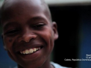 Stanley baila Jerk con sus amigos