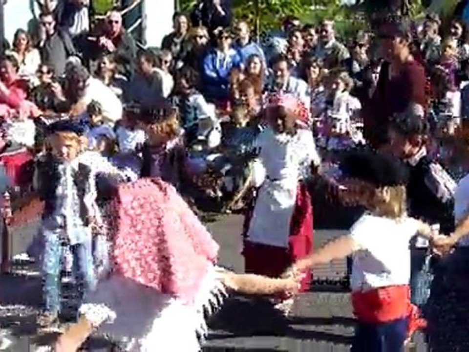 20110531 Kermesse Nico danse Merignac