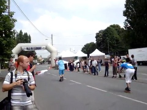 Le premier roller à l'arrivée des 6 heures roller du pays clermontois