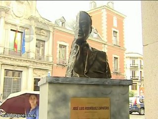 Homenaje de 'Tenemos SIDA'  a Zapatero