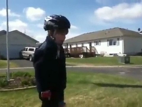 Η αντίδραση ενος μπόμπιρα που μόλις έμαθε ποδήλατο