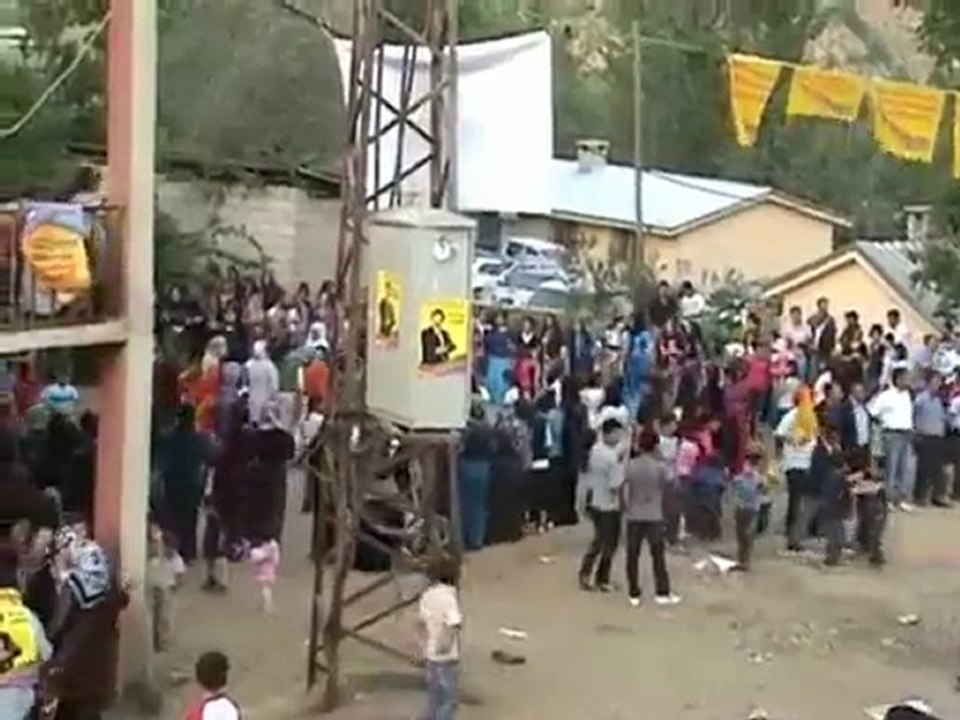 Şemdinli'de Seçim Şöleni