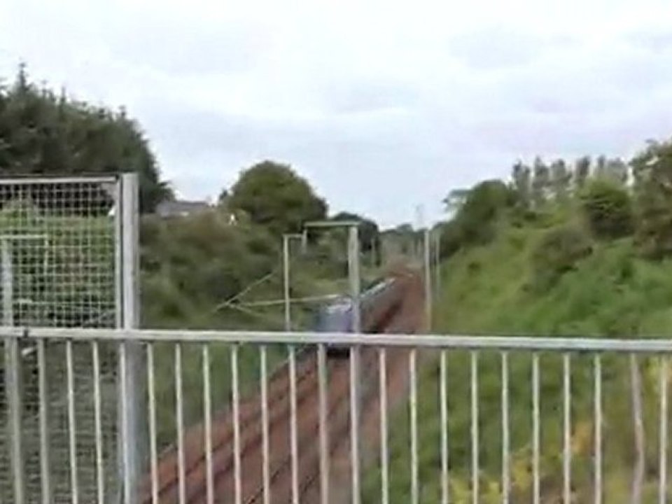 Train bretagne sous le pont