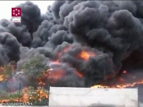 Espectacular incendio en una fábrica